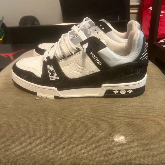 Louis Vuitton trainers - Picture 3 of 4